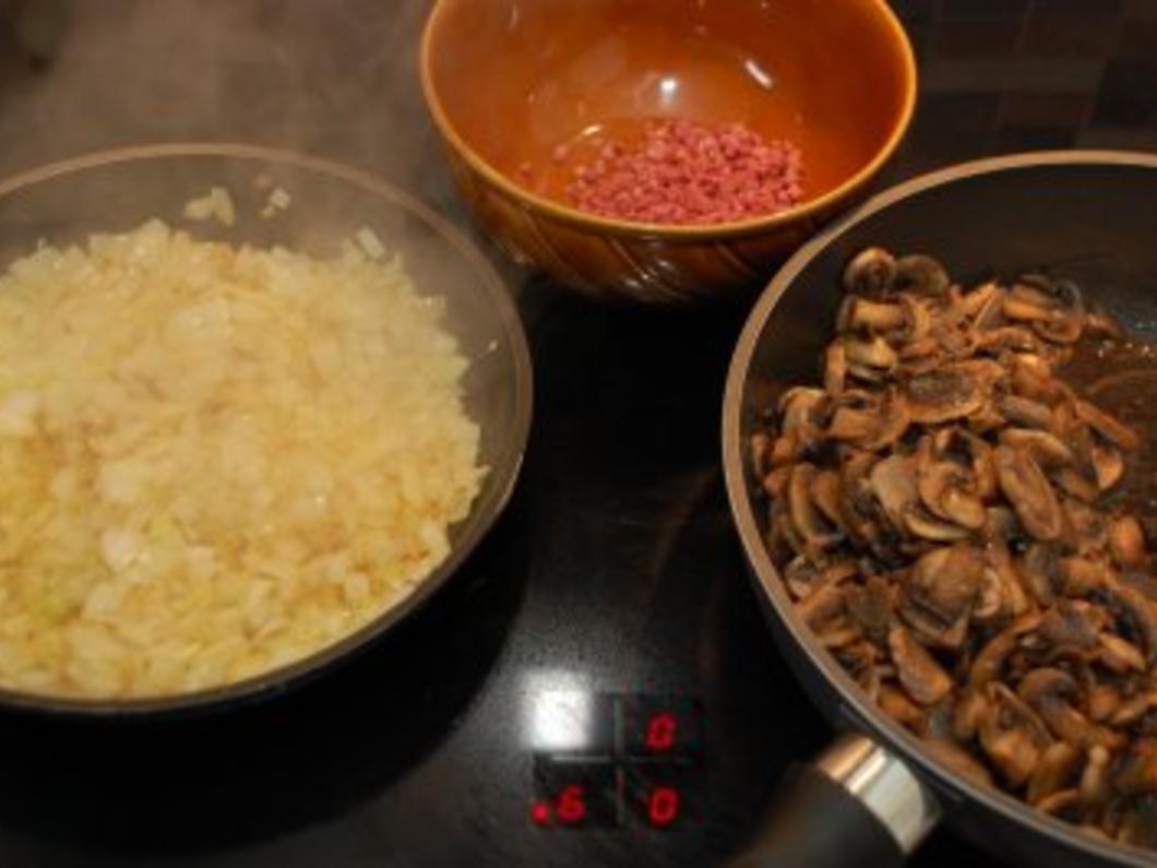 Champignons-Zwiebel-gedünstet mit Steaks - Rezept - kochbar.de