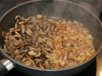 Champignons-Zwiebel-gedünstet mit Steaks - Rezept - Bild Nr. 3