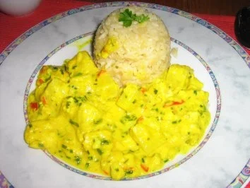 Pangasiusragout mit Ananas in einer Kräuter-Currysoße an Langkornreis - Rezept