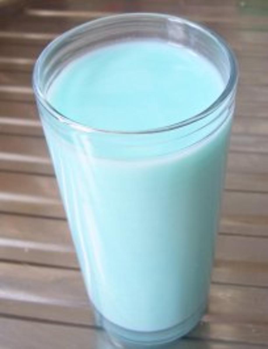 Getränk: Himmelblauer Curacao-Milch-Cocktail - Rezept