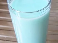 Rezept: Getränk: Himmelblauer Curacao-Milch-Cocktail Getränk: Himmelblauer Curacao-Milch-Cocktail - Rezept