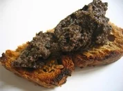 TAPAS : Schwarzen Oliven Paté mit Anchovis. - Rezept