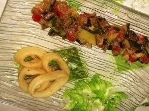 Rezept: Tintenfischringen mit sonnigen Gemüse. Bild Nr. 2 Tintenfischringen mit sonnigen Gemüse. - Rezept - Bild Nr. 2