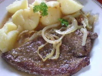Rezept: Kalbsleber mit Zwiebeln und Salzkartoffeln Kalbsleber mit Zwiebeln und Salzkartoffeln - Rezept