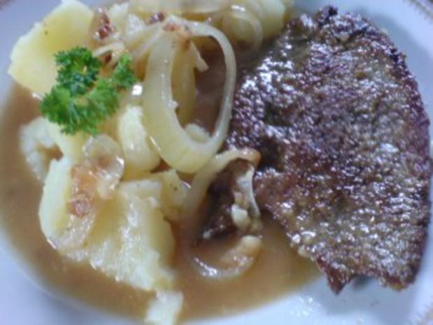 Kalbsleber mit Zwiebeln und Salzkartoffeln - Rezept - kochbar.de