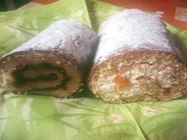 Rezept: Torte: Biskuitrolle mit Topfen-Sahne-Füllung oder mit Marmelade Torte: Biskuitrolle mit Topfen-Sahne-Füllung oder mit Marmelade - Rezept