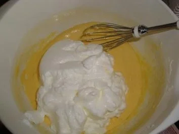 Biskuitroulade mit Erdbeeren - Rezept - Bild Nr. 3