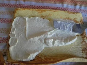 Biskuitroulade mit Erdbeeren - Rezept - Bild Nr. 15