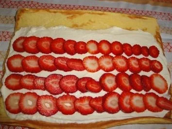 Biskuitroulade mit Erdbeeren - Rezept - Bild Nr. 16