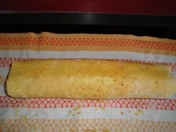 Biskuitroulade mit Erdbeeren - Rezept - Bild Nr. 17