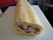 Rezept: Biskuitroulade mit Erdbeeren Biskuitroulade mit Erdbeeren - Rezept