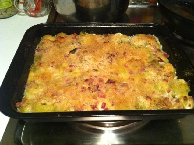 Rezept: Rosenkohlauflauf mit Schinken unter einer Semmelbrösel-Parmesankruste Bild Nr. 10 Rosenkohlauflauf mit Schinken unter einer Semmelbrösel-Parmesankruste - Rezept - Bild Nr. 10