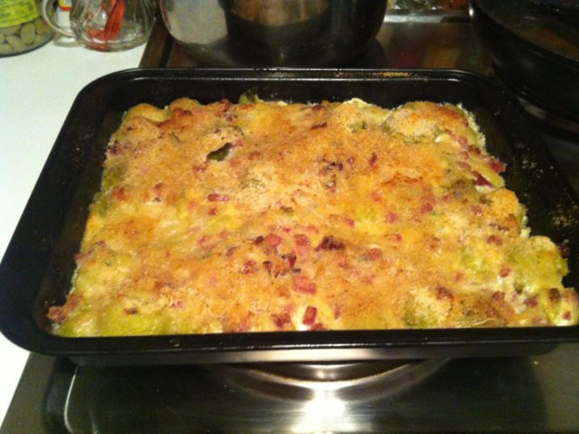Rosenkohlauflauf mit Schinken unter einer Semmelbrösel Parmesankruste ...