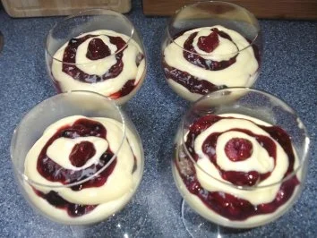 Rezept: Vanillepudding mit roter Grütze Vanillepudding mit roter Grütze - Rezept
