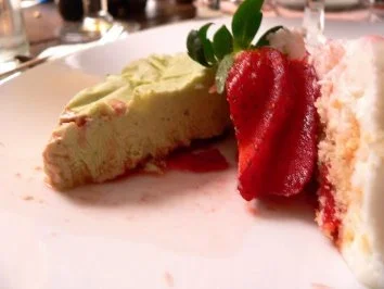 Rezept: Fettarme Erbeertorte mit Joghurt Bild Nr. 2 Fettarme Erbeertorte mit Joghurt - Rezept - Bild Nr. 2