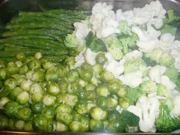 Krosse Pute an verschiedenen Gemüsen und Beilagen - Rezept - Bild Nr. 3