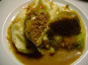 Hackfleisch: Wirsingrolle mit mediterraner Füllung - Rezept