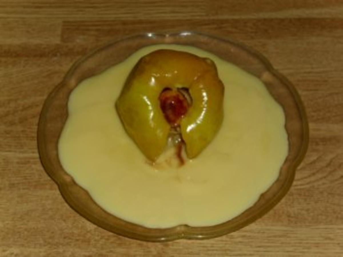 Bratapfel gefüllt mit Marzipankartoffeln - Rezept - kochbar.de
