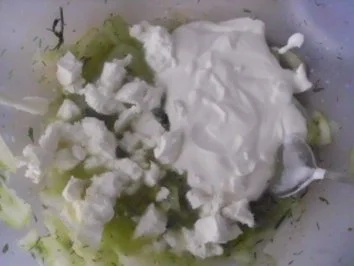 Rezept: Gurkensalat mit cremiger Sauce Bild Nr. 3 Gurkensalat mit cremiger Sauce - Rezept - Bild Nr. 3