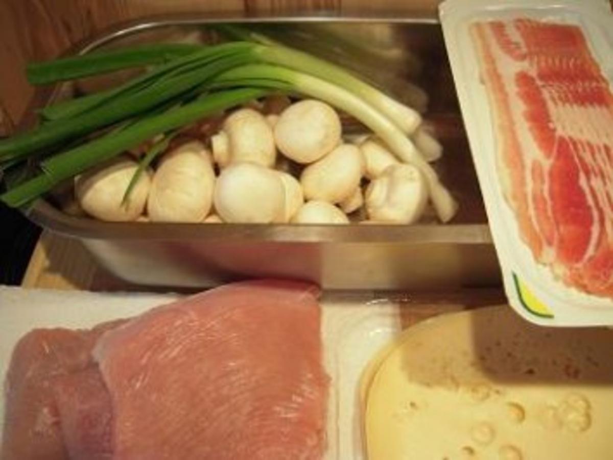 Putenschnitzel mit Champignons und Lauchzwiebeln - Rezept - kochbar.de