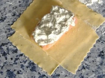 Rezept: Lachslasagne mit Dillcreme und Blattspinat Bild Nr. 6 Lachslasagne mit Dillcreme und Blattspinat - Rezept - Bild Nr. 6