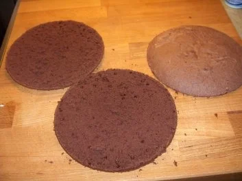 Rezept: Mini-Schwarzwälder Kirschtorte Bild Nr. 3 Mini-Schwarzwälder Kirschtorte - Rezept - Bild Nr. 3