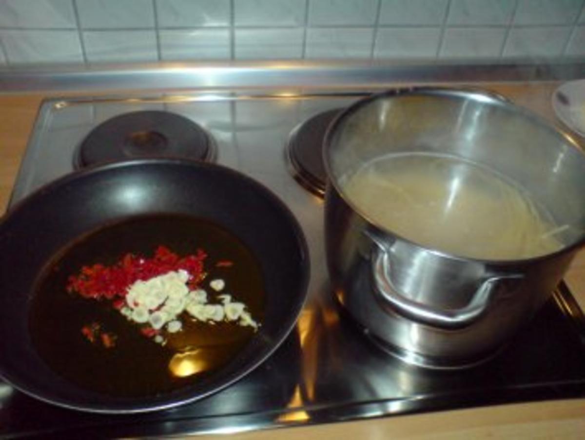 Spaghetti mit Peperoni-Knoblauch-Öl - Rezept - Bild Nr. 3