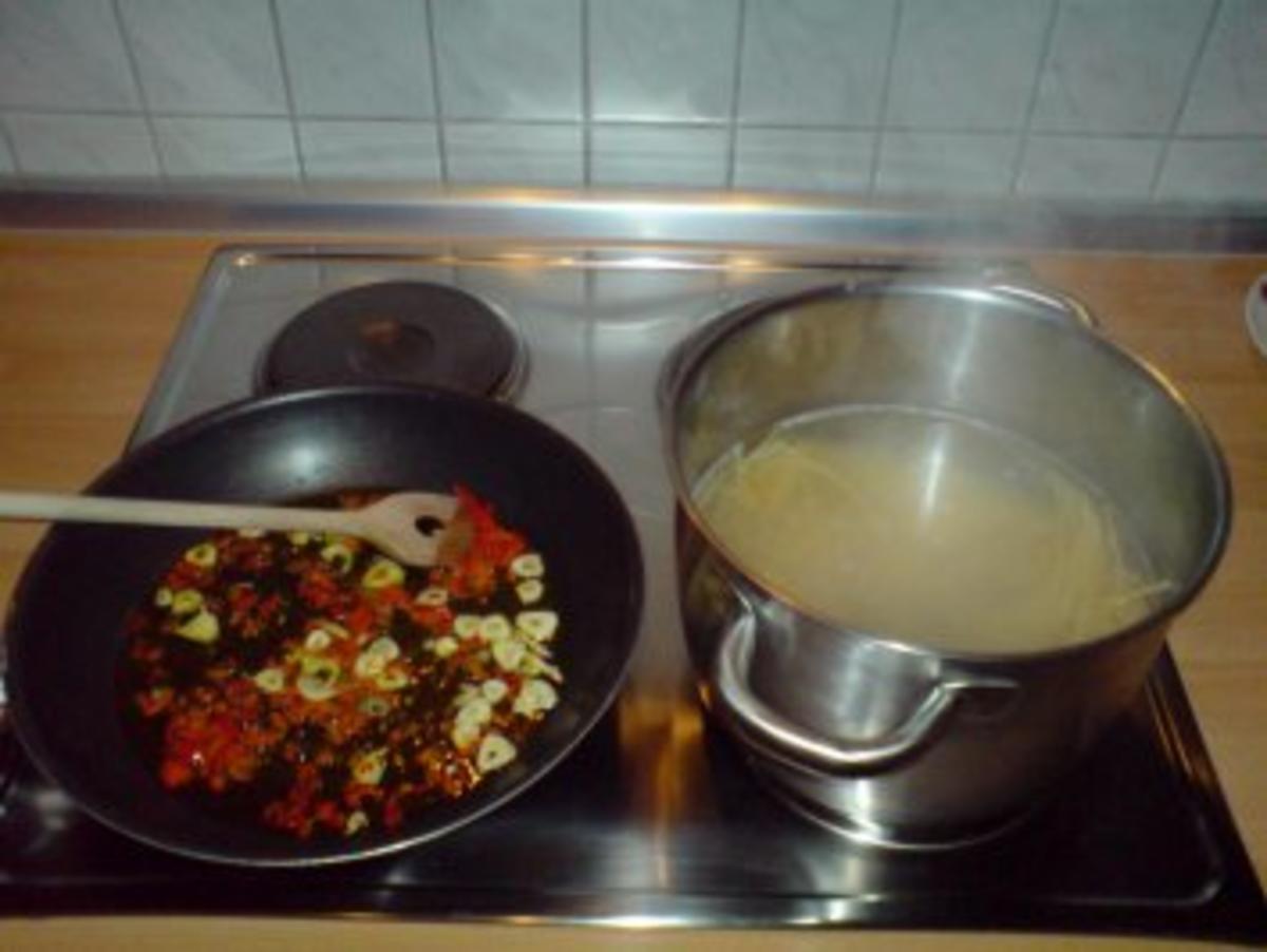 Spaghetti mit Peperoni-Knoblauch-Öl - Rezept - Bild Nr. 4
