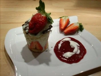 Erdbeer-Sahne-Türmchen - Rezept - Bild Nr. 3