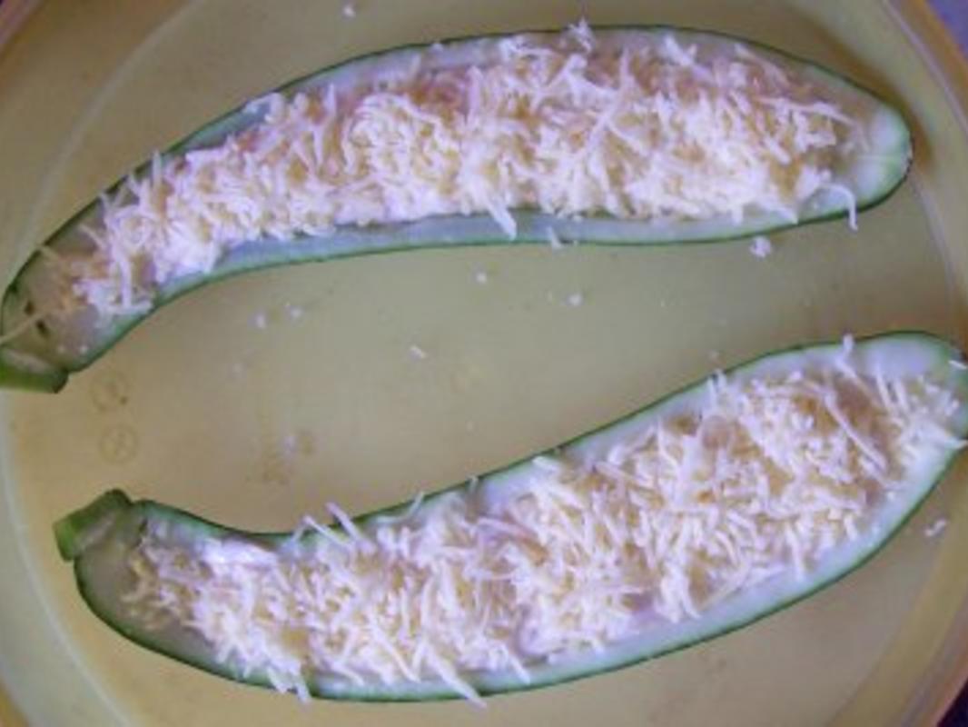 Kochen: Gefüllte Zucchini mit Tofu - Rezept - kochbar.de