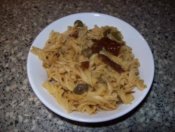 Mediterane gebratene Nudeln - Rezept