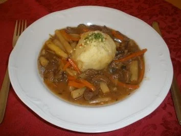 Fleischgerichte - Rindsragout mit Spargel - Rezept