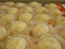 süsse Bällchen: Kokos-Ananas-Bällchen - Rezept