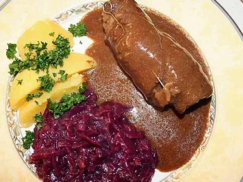 Rouladen mit Rotkohl und Kartoffeln - Rezept