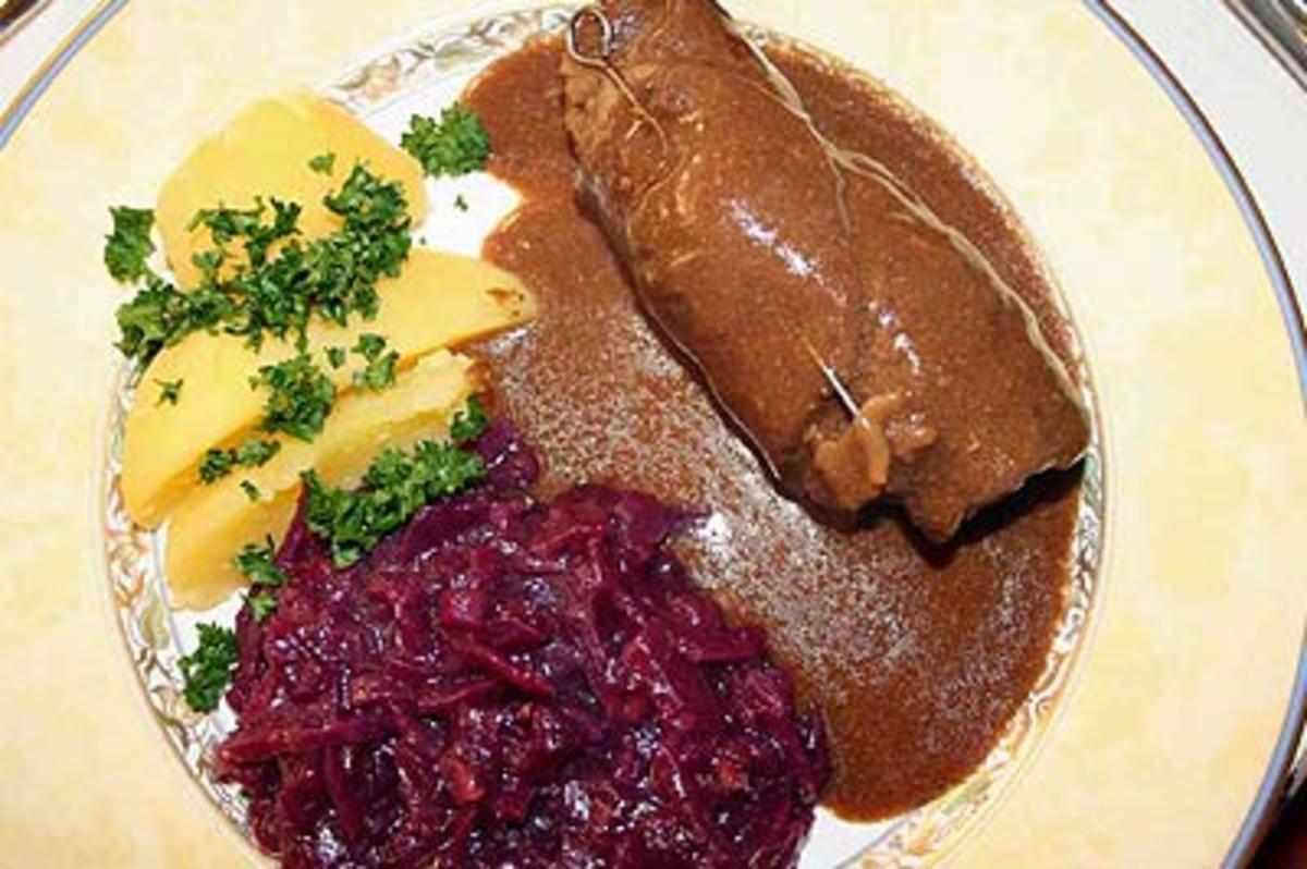 Rouladen mit Rotkohl und Kartoffeln - Rezept - kochbar.de