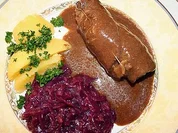 Rouladen mit Rotkohl und Kartoffeln - Rezept