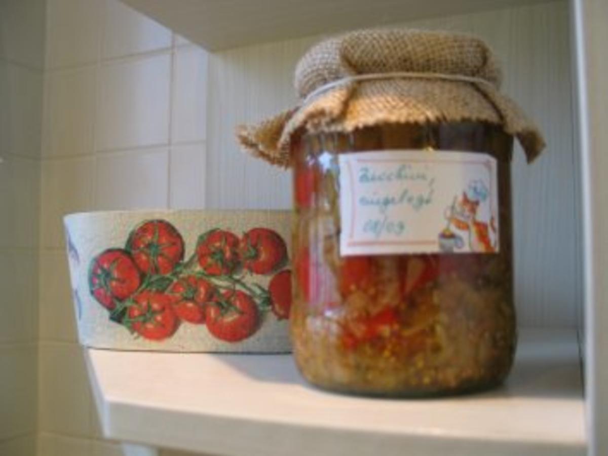 Eingelegtes, süß + sauer: Zucchini, mit bunten Paprika und Peperoni ...