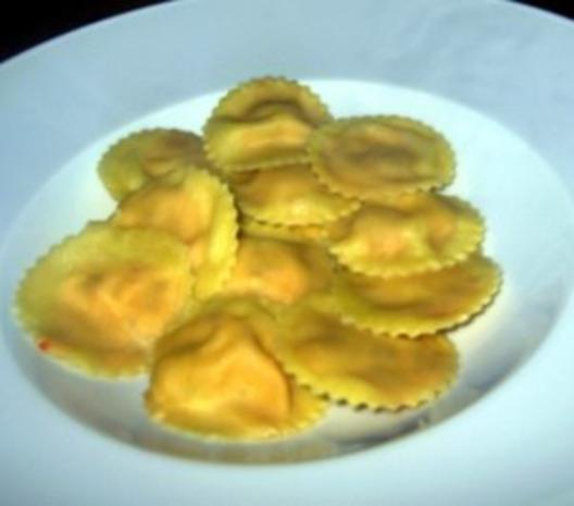 Ravioli mit Räucherlachsfüllung - Rezept - kochbar.de