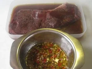 Rezept: Chimichurrisauce mit mariniertem Rumpsteak Bild Nr. 2 Chimichurrisauce mit mariniertem Rumpsteak - Rezept - Bild Nr. 2