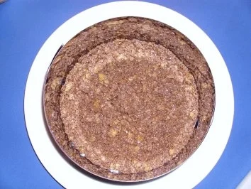 Amaretto-Sahne-Torte (garniert mit Marion's Amarena-Kirschen) - Rezept - Bild Nr. 3