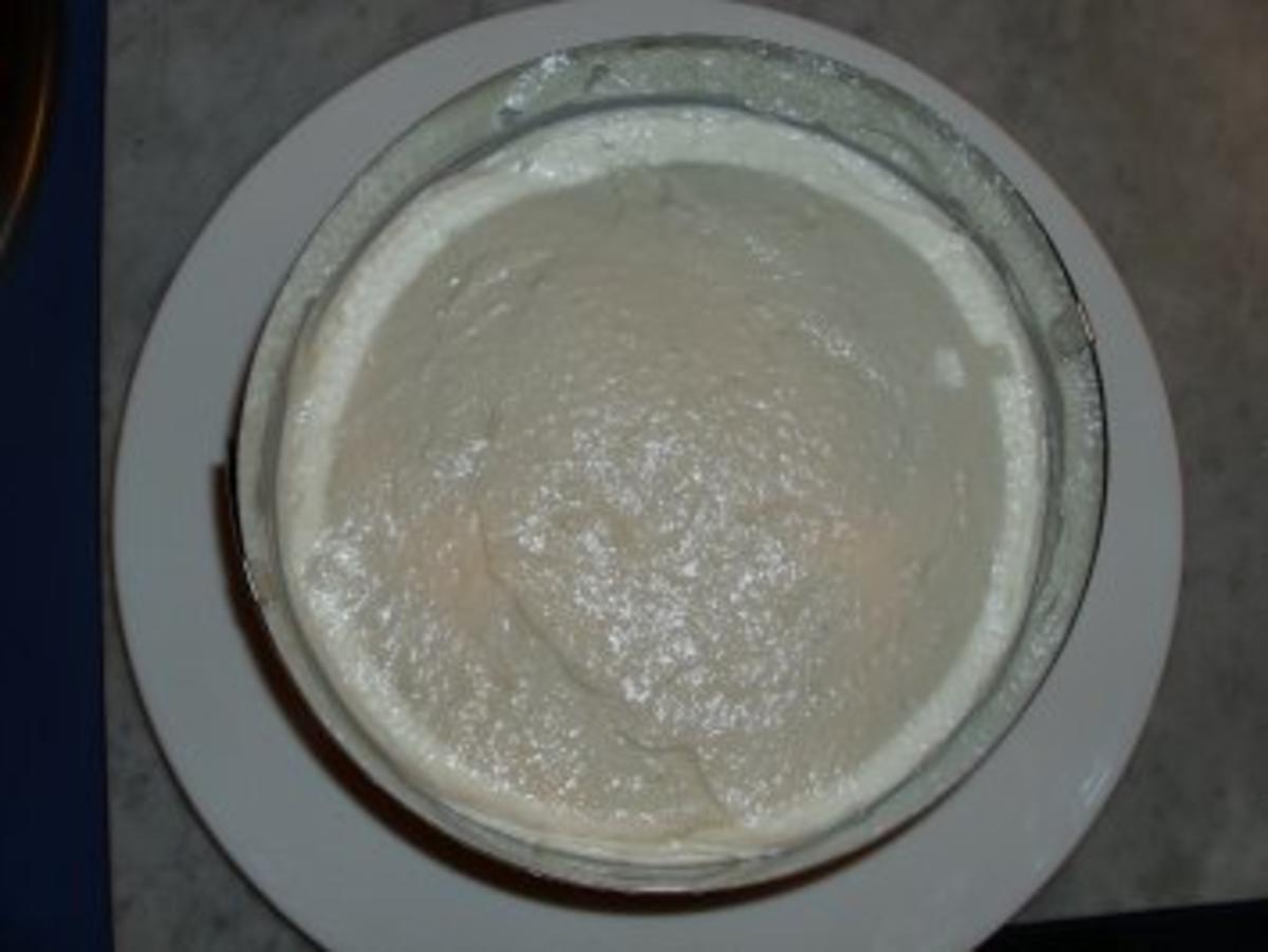 Amaretto-Sahne-Torte (garniert mit Marion's Amarena-Kirschen) - Rezept - Bild Nr. 5
