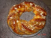 Kuchen + Torten : Hefekranz mit Nuß-Amaretto-Füllung - Rezept