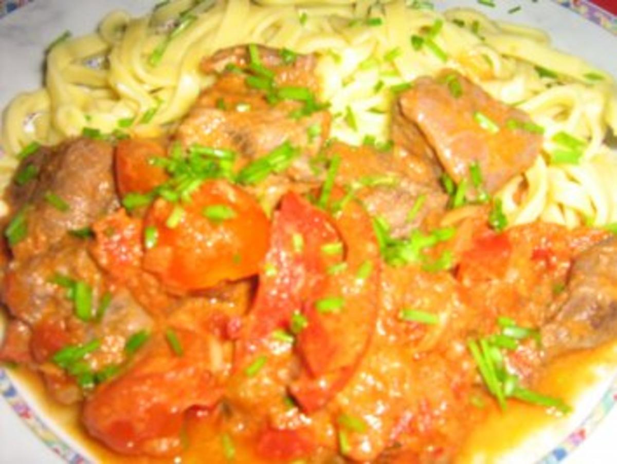 Paprika-Gulasch mit Tomätchen an Tagliatelle - Rezept - Bild Nr. 8