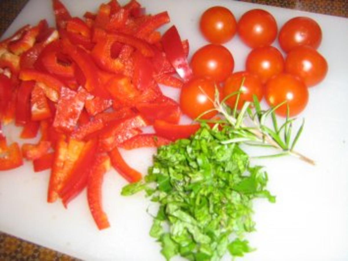 Paprika-Gulasch mit Tomätchen an Tagliatelle - Rezept - Bild Nr. 3