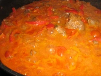Paprika-Gulasch mit Tomätchen an Tagliatelle - Rezept - Bild Nr. 6
