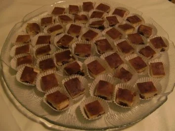 KLEINGEBÄCK - Käsekuchenpralinen mit Cranerries - Rezept