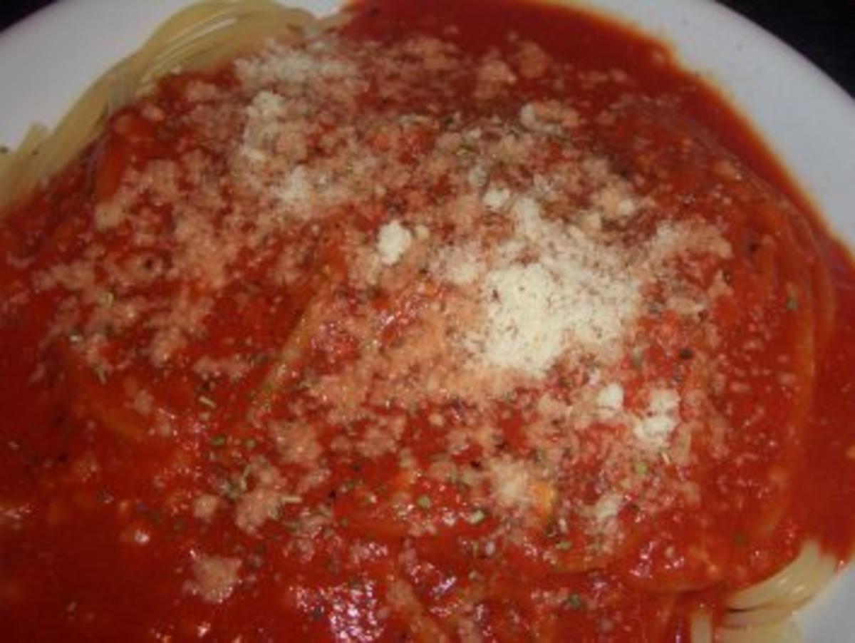 Nudeln : Spaghetti in leichter , hammermäßiger Tomatensauce - Rezept