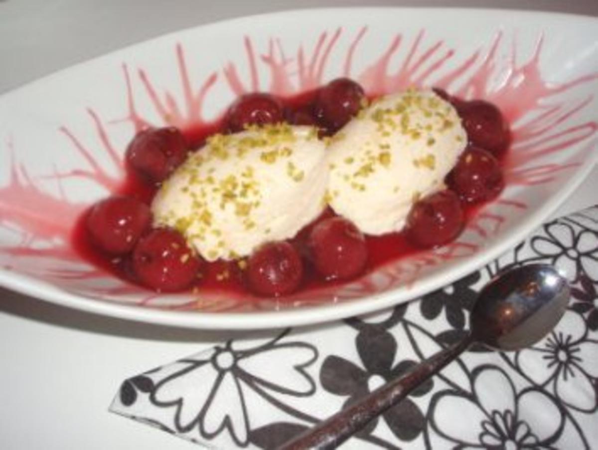 Bilder für Dessert: Marzipan-Mouse auf Zimt-Kirschen - Rezept