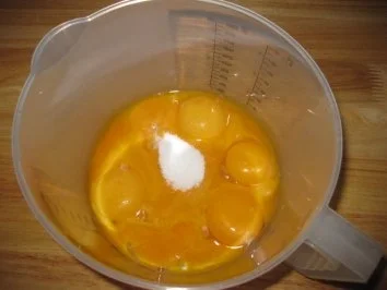 Ei, Ei, Ei ...nein nicht V........sondern mein selbstgemachter Eierlikör...Bilder sind ON - Rezept - Bild Nr. 3