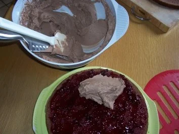 Kuchen/Torte...Schokoladen-Sahne-Torte mit Preiselbeeren - Rezept - Bild Nr. 5